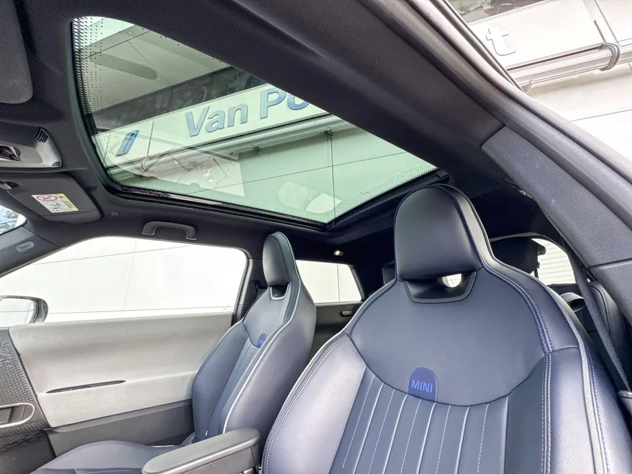 MINI Cooper 3-deurs Electric Cooper E Favoured L 40.7 kWh