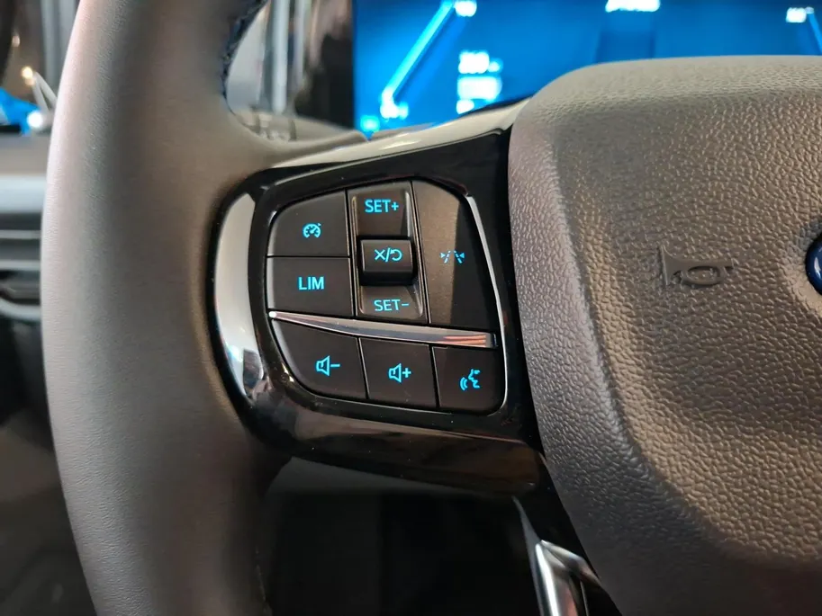 Ford E-Transit Custom 340 L2H1 Sport 71 kWh 218 pk | NIEUW TE BESTELLEN | 17' LM velgen | Laadruimtebescherming | Achteruitrijcamera | All weather banden | Trekhaak | Rijklaarprijs!