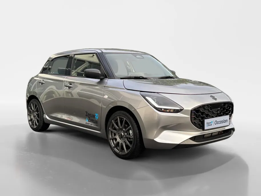 Suzuki Swift 1.2 Comfort Sport | 17 inch | Zwarte logo's | Carbon spiegels | Sharkfin antenne | Carplay | Adapt. Cruise | Navi | Keyless start