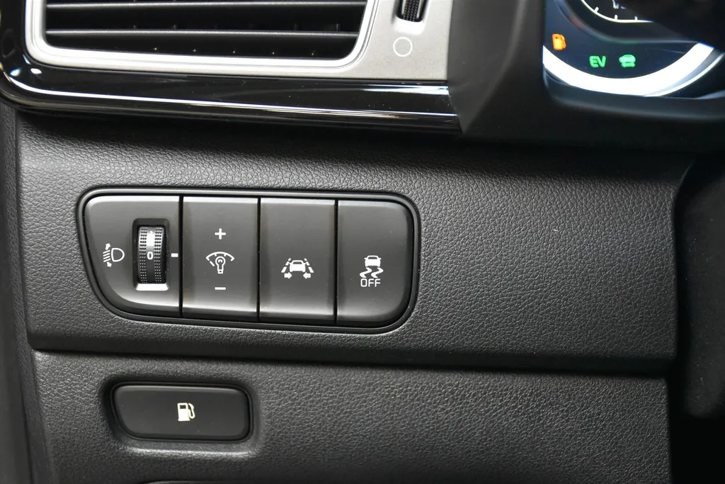 Kia Niro 1.6 GDi Hybrid 141pk DCT6 First Edition Navi | Camera | PDC | Cruise | Trekhaak | LMV