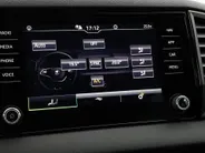 Škoda Karoq 1.5 TSI ACT 150pk DSG Business Edition · Camera · Inklap. Trekhaak · Keyless · Stuur- & Stoelverwarming · Apple/Android Car Play · ACC · Garantie t/m 02-07-2028 of 100.000km