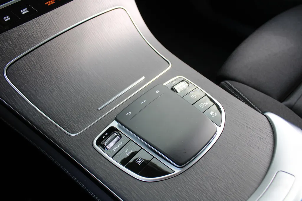 Mercedes-Benz GLC 300e 4MATIC | Plug-in | 320PK | Adap. Cruise | Rondom camera | 18' LM | Parkeerpakket |