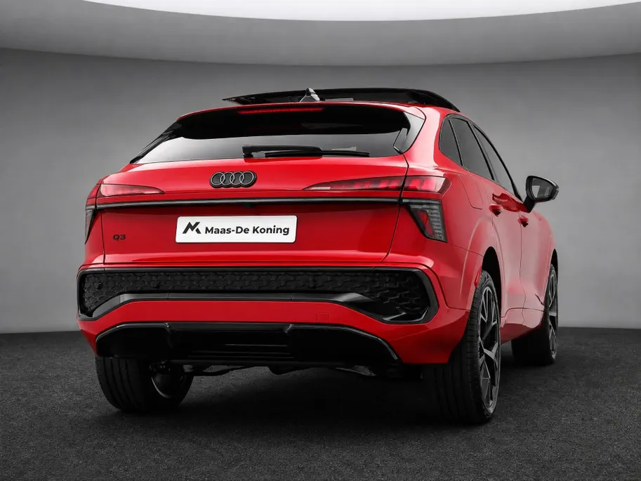 Audi Q3 Sportback 1.5 200kW e-hybrid S edition 272 PK · Tech pro · Glazen panoramadak · Sportstoelen alcantara met rode stiksels