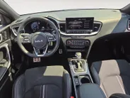 Kia Ceed 1.5 T-GDi GT-PlusLine Automaat | 140 PK | Schuif-kanteldak | JBL | Elektr. verstelbare bestuurdersstoel met geheugenfunctie |  18' lichtmetalen velgen | Dodehoek detectie  | Metallic lak | Fabrieksgarantie t/m 8-4-2032 + 3x 1 jaar*  | NAP