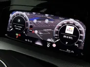 Volkswagen Golf variant R-Line Edition 1.5 eTSI 150 pk 7 versn. DSG · Assistance Pakket Plus · Panoramaschuif-kanteldak · Trekhaak inklapbaar, met elektrische ontgrendeling · Prijs is inclusief inruilpremie · MEGA SALE