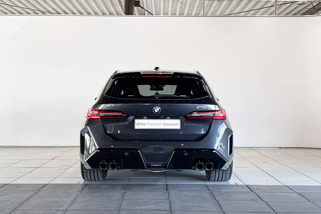 BMW M5 Touring M Drive Professional