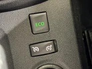 Renault Captur 90PK TCe Intens | All Season Banden | Armsteun | Navi | Camera | Parkeersensoren | Climate Control | Bluetooth | Lichtmetalen Velgen | Licht & Regen Sensor |