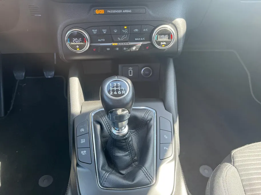 Ford Focus 1.0 EcoBoost Titanium Business | Dealer onderhouden | NL auto | Adapt. cruise control | Winter pack | Parkeersensoren voor en achter | Achteruitrijcamera | B&O audio | 17' lichtmetalen velgen | Bovag garantie |