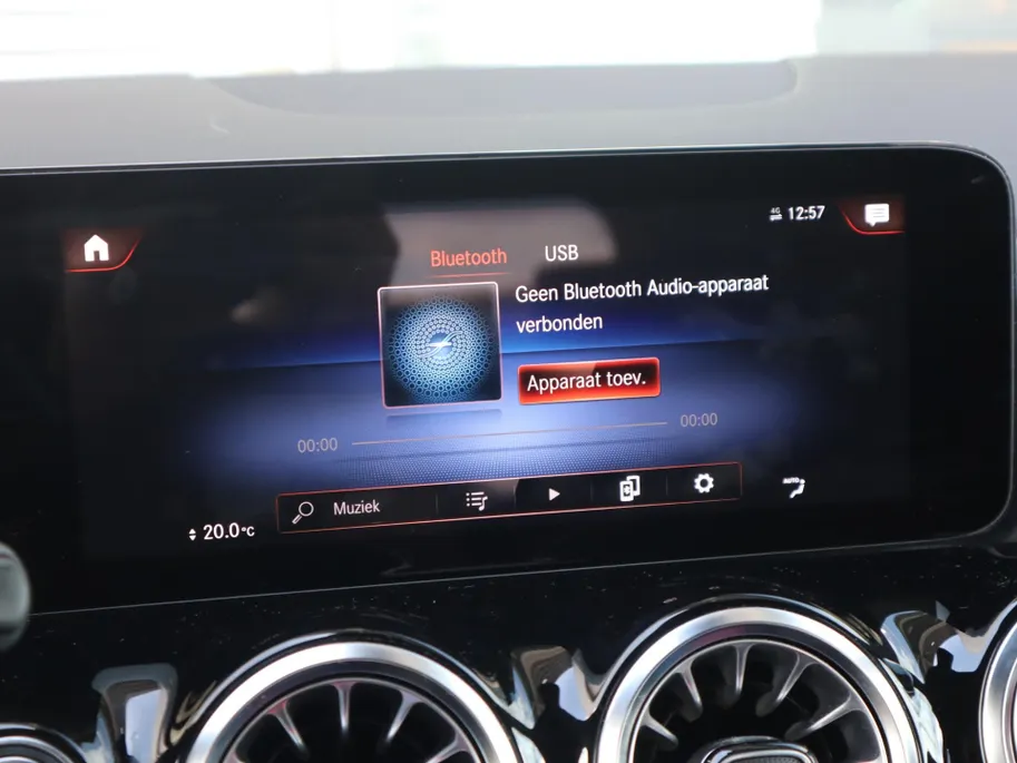 Mercedes-Benz GLA 250 e AMG Line l Stoelverwarming l Achteruitrij camera l Ambiente lichtpakket