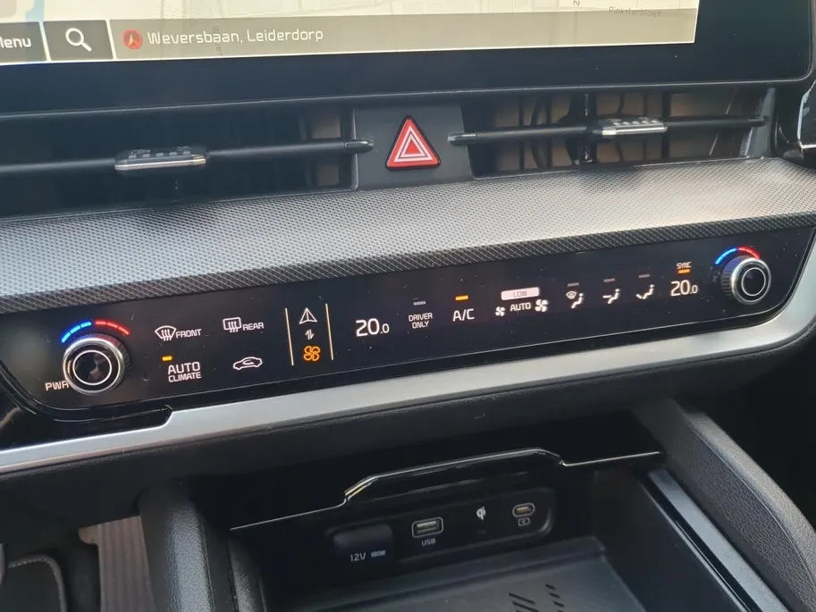 Kia Sportage 1.6 T-GDi Hybrid DynamicPlusLine | Stoel en stuurverwarming | Panorama schuifdak | Elektrisch bedienbare voorstoelen | Navigatie | Dodehoek detectie | Getinte ramen achter |