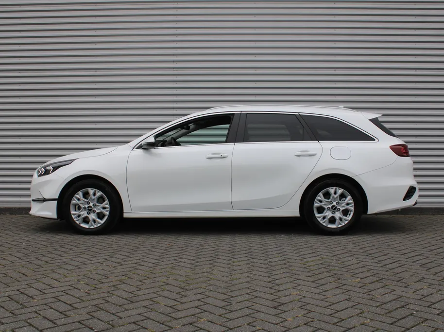 Kia Ceed Sportswagon 1.5 T-GDi DynamicPlusLine | Stoel- & stuurverwarming | Camera | Clima | Cruise adapt. | LED | Navi | Elek. achterklep | 16' LM |
