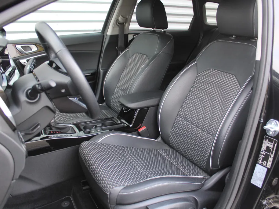 Kia Ceed Sportswagon 1.5 T-GDi DynamicPlusLine | Stoel- & stuurverwarming | Camera | Clima | Cruise adapt. | LED | Navi | Elek. achterklep | 16' LM |