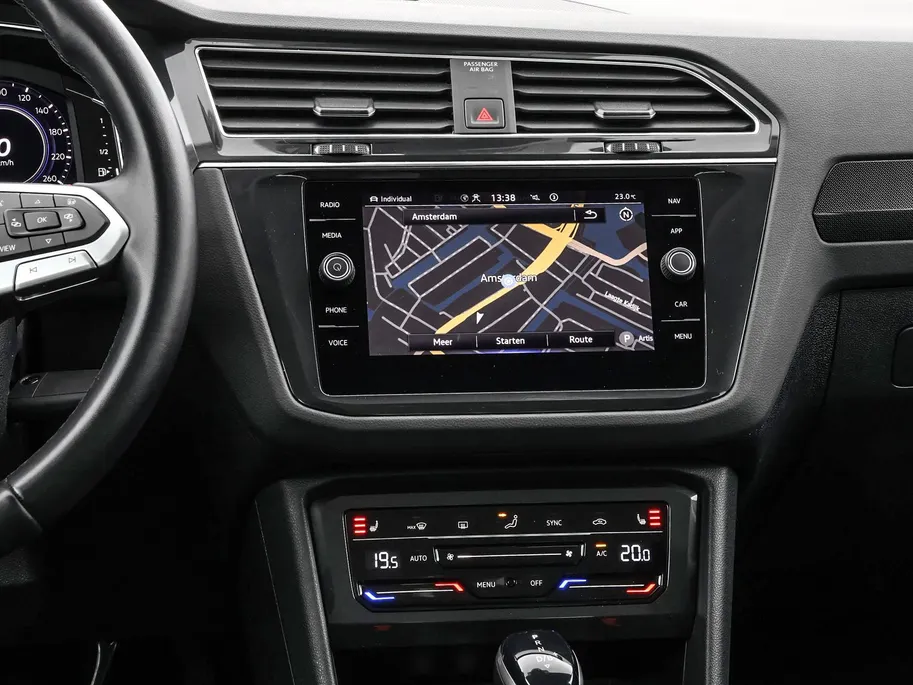 Volkswagen Tiguan 1.4 TSI 245pk DSG eHybrid Elegance · 360 Camera · Wegklapbare Trekhaak · Apple/Android Car Play · Dodehoek Detectie · 18'' Inch · Stoel & Stuurwiel verwarming ·