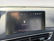 Peugeot 3008 1.2 PureTech GT Line | Trekhaak afneembaar | Navigatie | Stoelverwarming | 360 graden | Cruise Control | Android Auto/Apple Carplay | 12 maanden garantie!