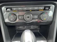 Volkswagen Tiguan 1.4 TSI ACT Highline | Navigatie | Stoelverwarming | Automaat | Adaptive Cruise Control