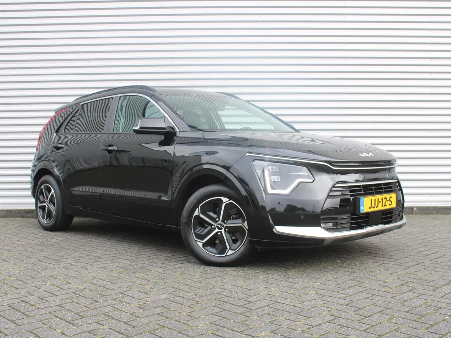 Kia Niro 1.6 GDi Hybrid DynamicPlusLine | Schuif-/kanteldak | Stuur-/stoelverwarming | Cruise adapt. | Camera | HUD | LED | Clima | 16' LM | Navi |
