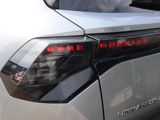 Toyota Urban Cruiser Executive 61 kWh | Panoramdak | 360 Camera | Stuur/Stoel Verwarming |