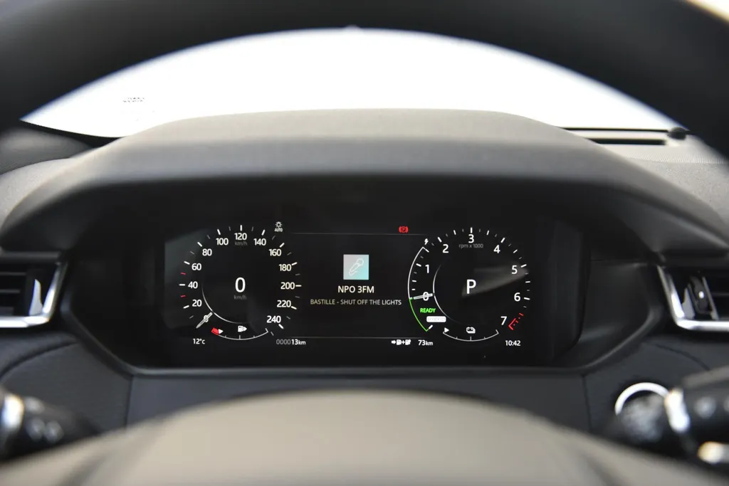 Land Rover Range Rover Velar P400e R-Dynamic SE