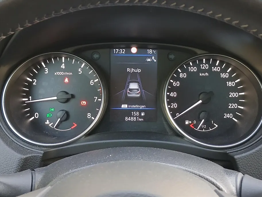 Nissan QASHQAI 1.3 DIG-T 140pk Tekna / NIEUW BINNEN! / Panoramisch glazen dak / 360 Camera / 19' / Climate en Cruisecontrol! /