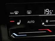 Volkswagen T-Cross Life Edition 1.0 TSI 95 PK 5 versn. Hand · Comfort pakket · Parkeersensoren voor en achter ·