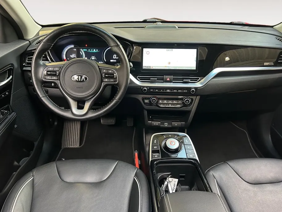 Kia e-Niro ExecutiveLine 64 kWh | Warmtepomp | Trekhaak Afneembaar + 13-Polige Stekker | Elektrisch verstelbare Voorstoelen | Bestuurdersstoel + Geheugen | Elektrisch Bedienbaar Schuif / Kanteldak | Stoelverwarming + Stoelkoeling | Stuurverwarming | JBL Geluidsinsta