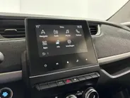 Renault ZOE R135 Evolution 52 kWh Automaat | DEMO | Camera | Parkeersensoren | Apple CarPlay/Android Auto | Climate Control | Full LED | Lichtmetalen Velgen | Digital Cockpit | Cruise Control |