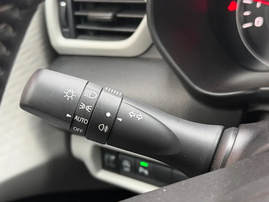 Suzuki Swift 1.2 Select Smart Hybrid 82PK | All Season banden | Navigatie | Climate Control | Adaptive Cruise Control | Achteruitrijcamera | Parkeersensoren achter | Stoelverwarming |