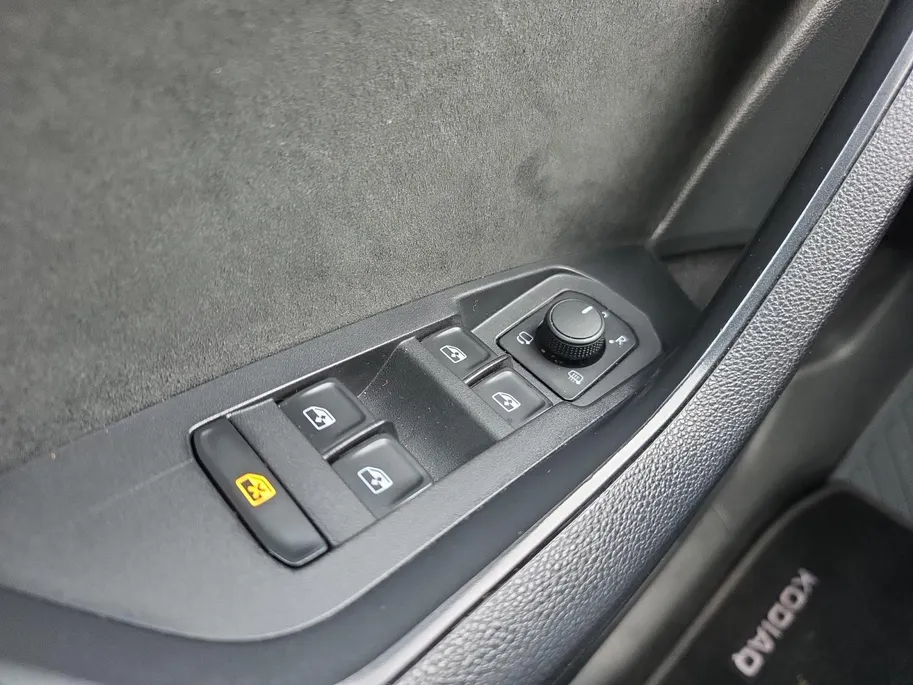 Škoda Kodiaq 1.5 TSI Sportline Business 7p. | Goed onderhouden! | Panoramadak | Trekhaak | Achteruitrijcamera | Elektr. Stoelen | 20'' velgen | 12 maanden garantie