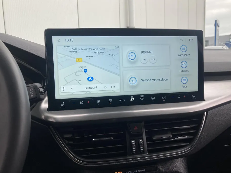 Ford Focus 1.0 EcoBoost Hybrid 125 pk Titanium SYNC 4 Navigatie - Apple Carplay/ Android Auto- Winter Pack - 16inch Lichtmetalen velgen