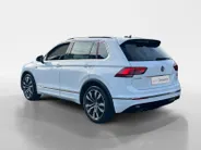 Volkswagen Tiguan 2.0 TSi DSG-aut. 4Motion Highline R-Line NL Auto | 11-2017 | Pano dak | Trekhaak | 20' | Stoelverwarming | Etc.