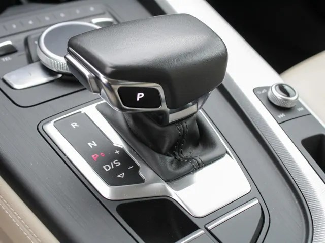 Audi A4 Limousine 35 TFSI Design Pro Line Plus | Navi | Digital dash | Leder | Schuifdak | Cruise