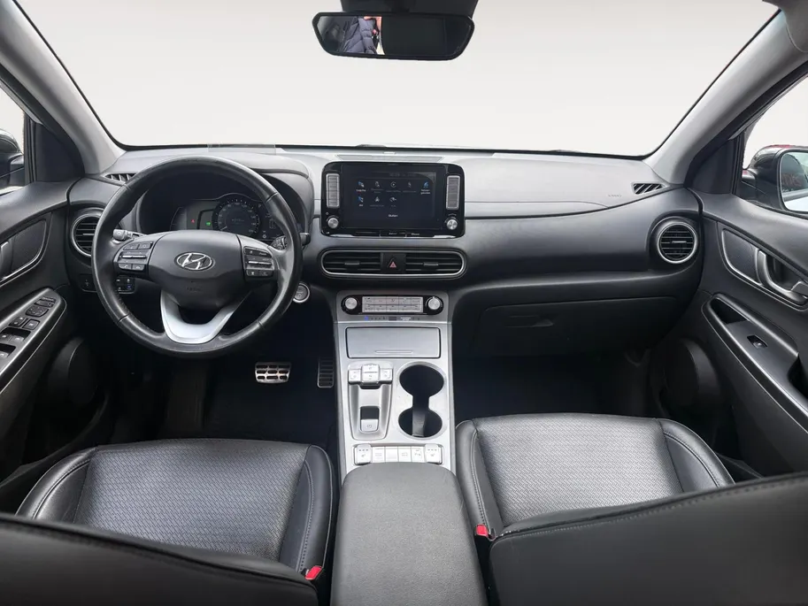 Hyundai Kona EV Premium 64 kWh | Achteruitrijcamera | Head Up Display | Dodehoek Detectie | Lederen Bekleding | Climate Control |