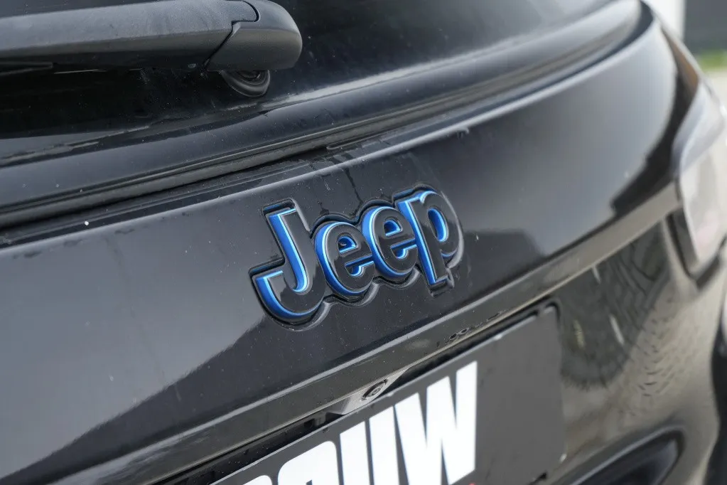 Jeep Compass 4xe 240 PK Hybrid S | Leder | Navi | Winter | Camera | 19'