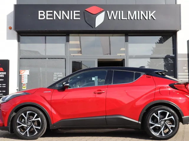 Toyota C-HR 1.8 Hybrid Style Bi-tone | Stuur en stoelverwarming | Blindspot | Trekhaak