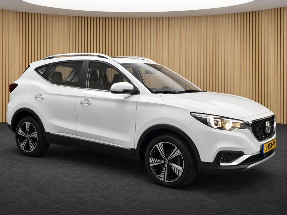 MG ZS EV MG Luxury 45 kWh SOH 91% | Navigatie | Schuifkanteldak | ACC | Leder interieur | Stoelverwarming |