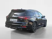 Ford Focus Wagon 1.0 EcoBoost Hybrid ST Line Style | Dealer onderhouden | NL auto | Winter pack | Trekhaak | Navigatie | Apple carplay & Android auto | Parkeersensoren voor en achter | Achteruitrijcamera | Cruise control | Draadloos opladen mobiel | Privacy glas | B