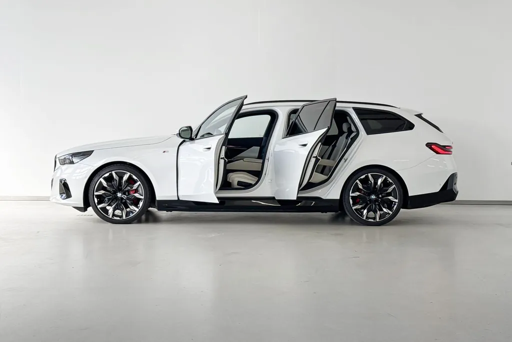 BMW i5 Touring eDrive40 Innovation Pack M Sportpakket Pro