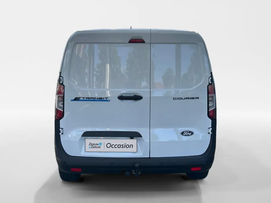Ford E-Transit Courier Limited 44 kWh |Trehaak| Camera| Apple Carplay/Android Auto| stuurwiel verwarmd| 12 maanden Bovag Garantie|