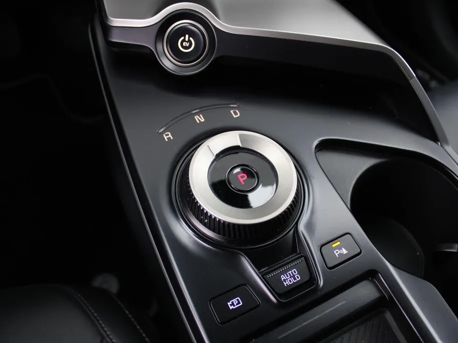 Kia EV6 Light Edition 63 kWh | Stuur-/stoelverwarming | Camera | 19' LM | LED | Adap. Cruise | Clima | Draadloze telefoonlader | 17% bijtelling |