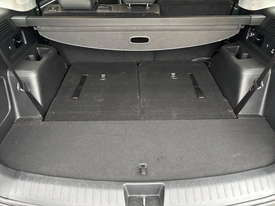 Hyundai Santa Fe 1.6 T-GDI PHEV Premium Plus 4WD 7p | Uniek Two Tone wrap Z-Signing | LED koplampen | Bose Audio | All Season banden | Lederen bekleding | NU Rijklaarprijs! Incl.12 Maanden, APK, Onderhoudsbeurt etc! Premiumpakket gratis!