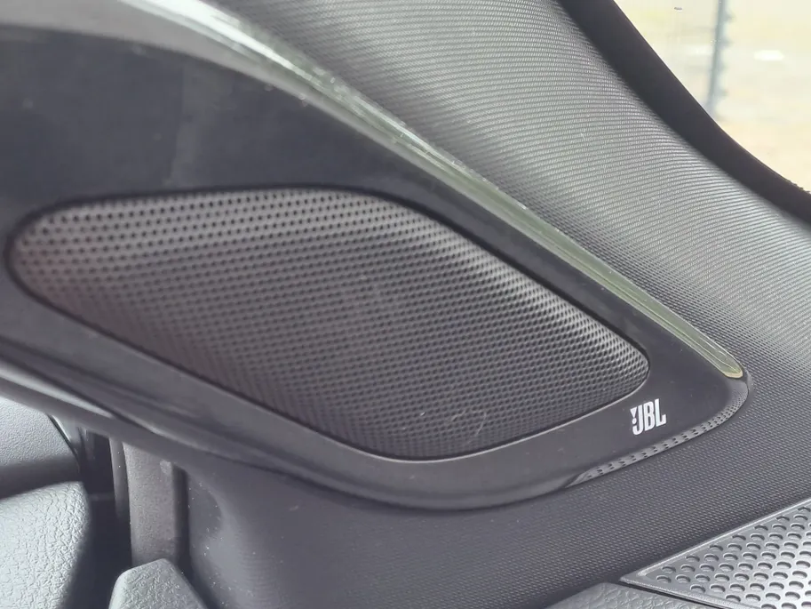 Toyota C-HR 2.0 Hybrid Executive | Automaat | Cruise control adaptief | JBL | Camera | Navigatiesysteem full map | Apple Carplay/Android Auto | LM Velgen