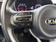 Kia Picanto 1.0 CVVT First Edition | All-Seasonbanden /Apple Carplay/ Android Auto | Navigatiesysteem | Cruise Control | Climate Control | Parkeercamera Achter | Lichtsensor | 15' Lichtmetalen Velgen