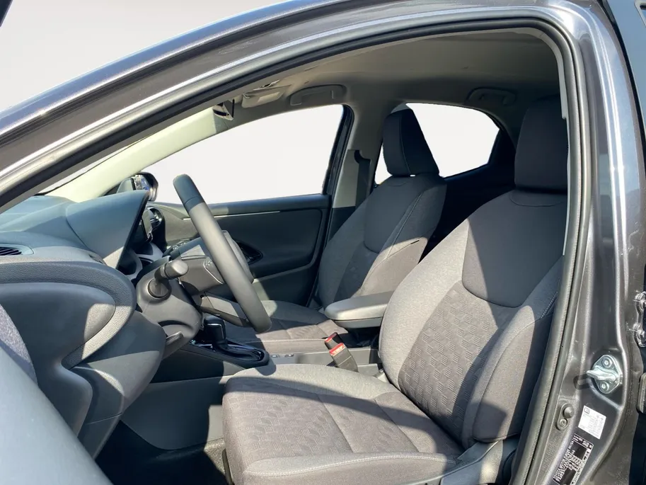 Toyota Yaris 1.5 Hybrid 115 automaat Comfort NIEUW | Digitaal cockpit | Full LED koplampen | 16' lm velgen | cruise control | etc.