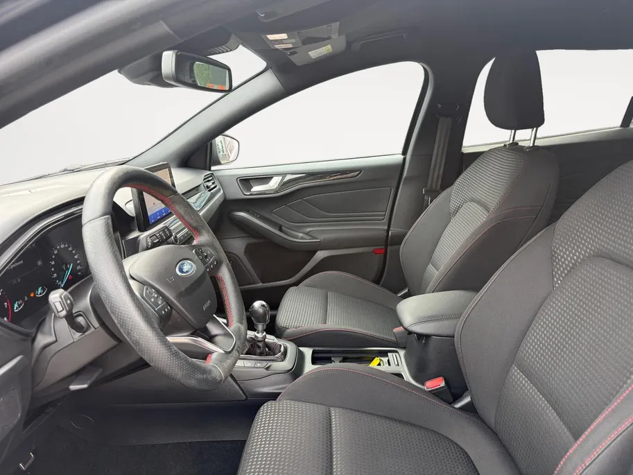 Ford Focus Wagon 1.0 EcoBoost ST Line Business | Trekhaak | Winterpack | B&O Audio | 18' inch velgen | Parkeersensoren | Keyless Entry |