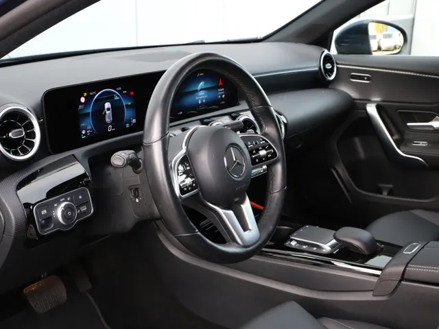 Mercedes-Benz A-Klasse 200 Luxury Line AUTOMAAT | LEER | CLIMA | PANO | NAVI