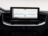 Kia Ceed Sportswagon 1.0 T-GDi DynamicPlusLine | Stoel- en stuurverwarming | Elektrisch bedienbare achterklep | Parkeersensoren voor- en achter | Achteruitrijcamera | Apple/Android Carplay | Navi | Cruise Control