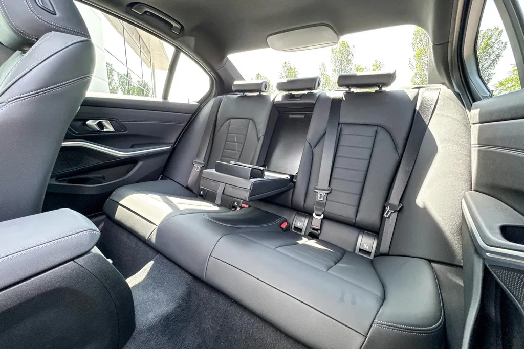 BMW 3 Serie Sedan 318i M-Sport