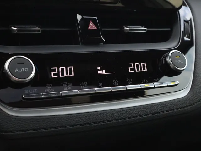 Toyota Corolla Cross Hybrid 140 Dynamic Panoramadak