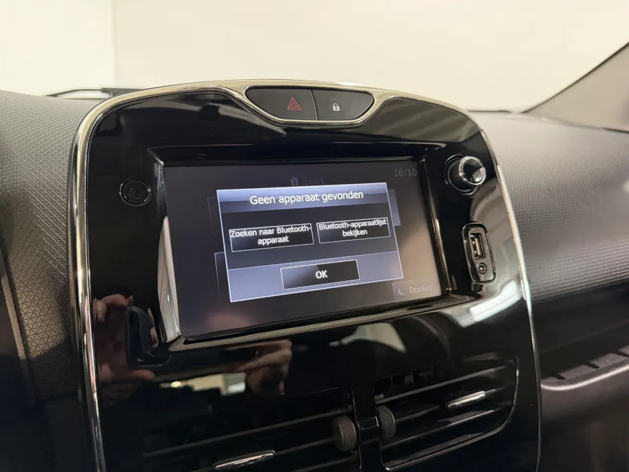 Renault Clio Estate 90PK TCe Expression | Navi | Armsteun | Bleutooth | Cruise Control | Lichtmetalen Velgen | Airco | USB | Leder Stuurwiel |