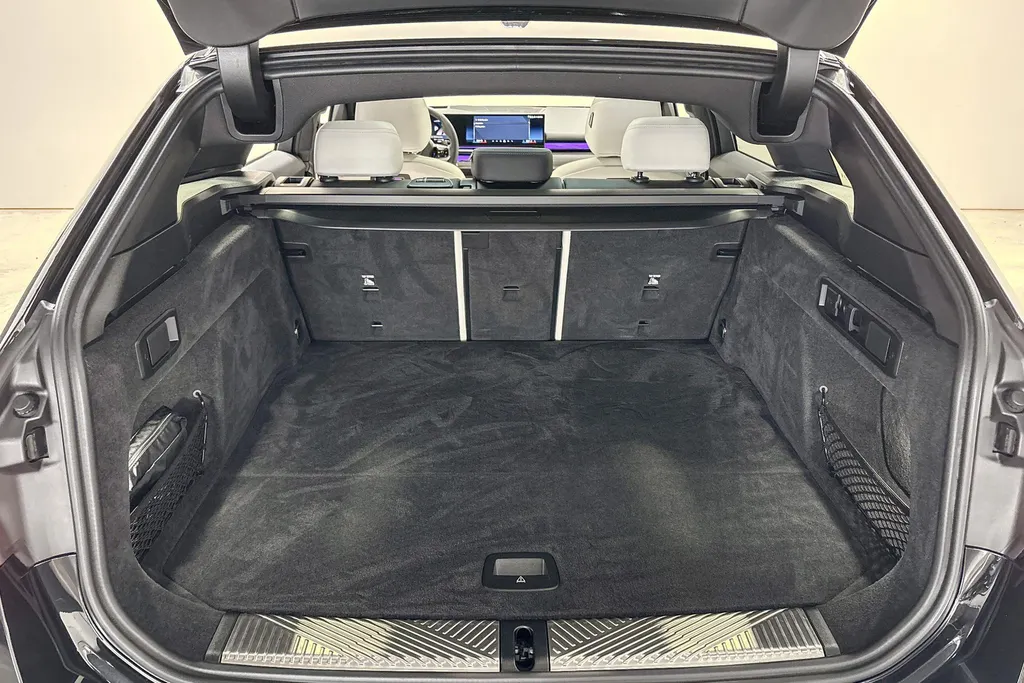 BMW 5 Serie Touring 550e xDrive